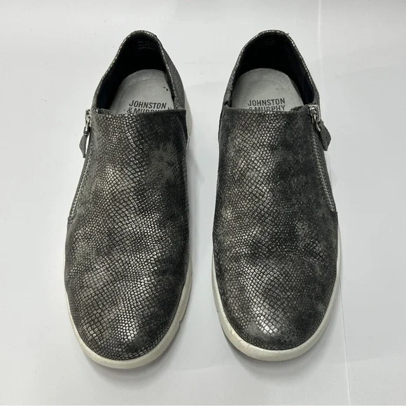 JOHNSTON & MURPHY Women’s Size 7 1/2 Silver Metallic Ankle Bootie - Picture 3 of 9